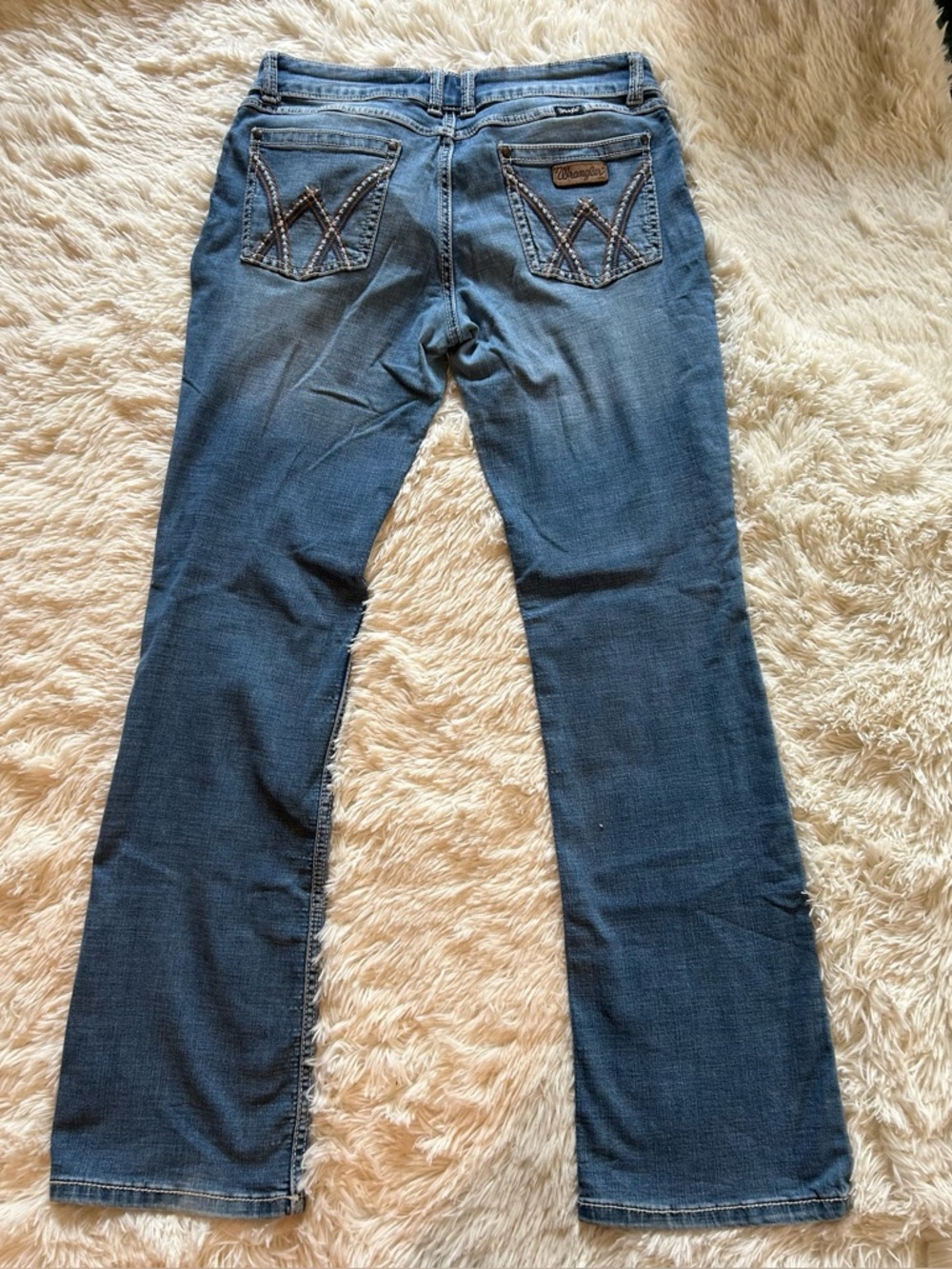 Wrangler Light Wash Boot Cut Jeans with Embroidered Back Pocket Size 11 - Picture 6 of 9